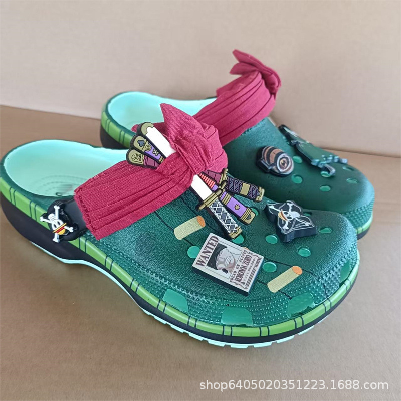 One Piece Zoro co-branded clogs, unisex beach cartoon fashion lightweight sandals, non-slip shoes One Piece Zoro co-branded clogs, unisex beach cartoon fashion lightweight sandals, non-slip shoes