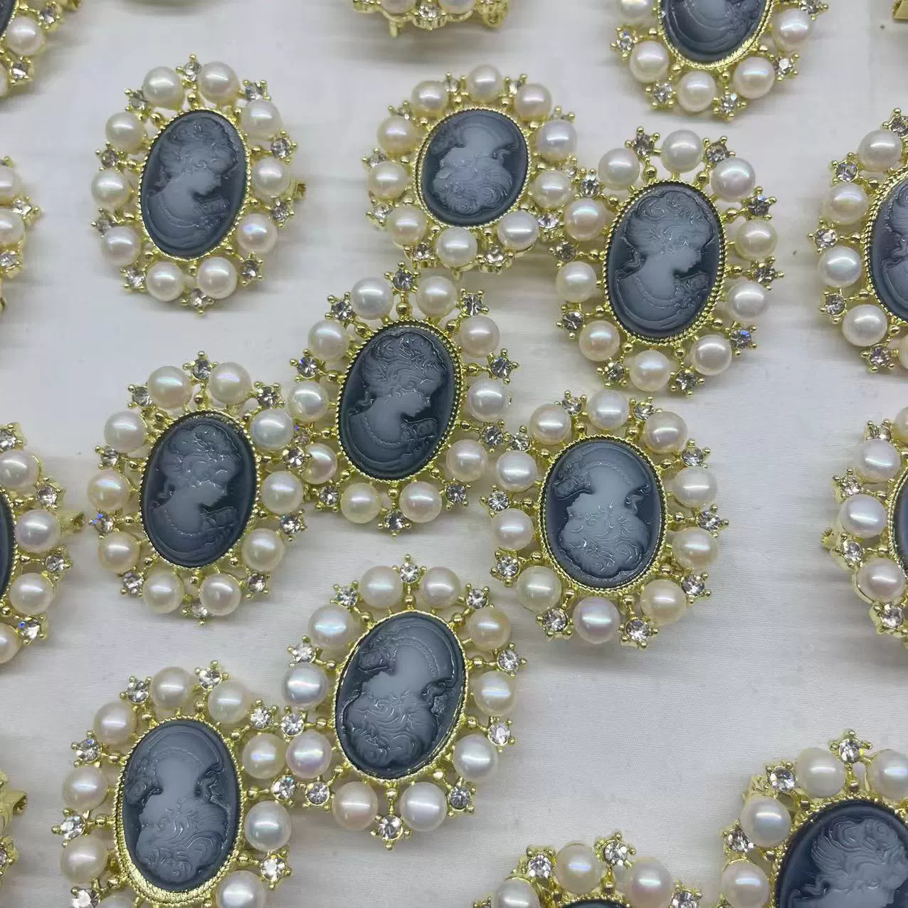 Брошь с пресноводным жемчугом, брошь с несколькими бусинами по желанию, живой киоск оптом