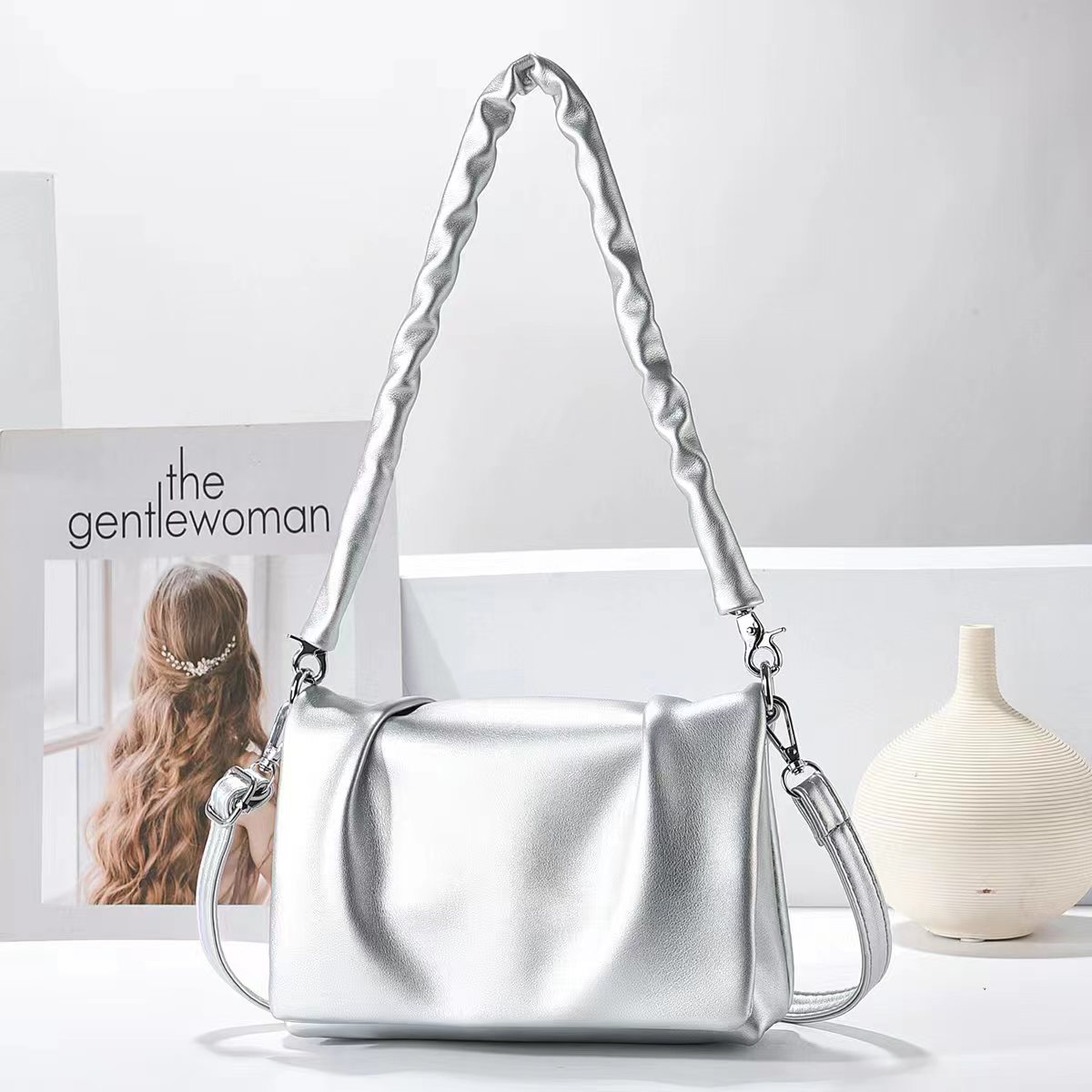 Gran capacidad de estilo extranjero versátil bolso de mano simple 2025 nuevo bolso de alto rendimiento bolso de hombro para mujeres image 13