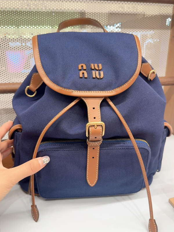 2025 新しい miu 本革バックパックニッチデザイン多用途レトロ大容量ダブル巾着バックパック|undefined