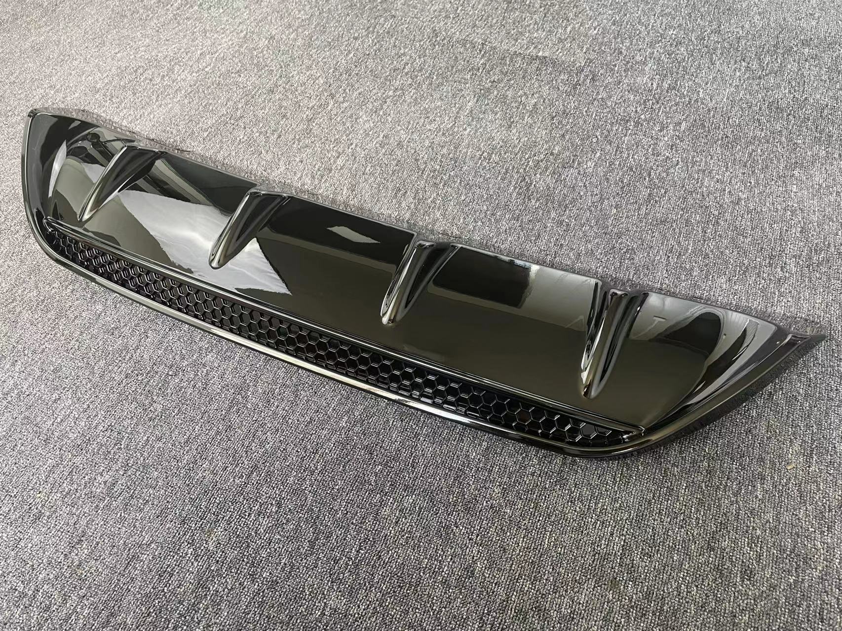 Suitable for Alfa Romeo STELVIO Stanvi Ti racing version rear bumper rear spoiler guard 1561584