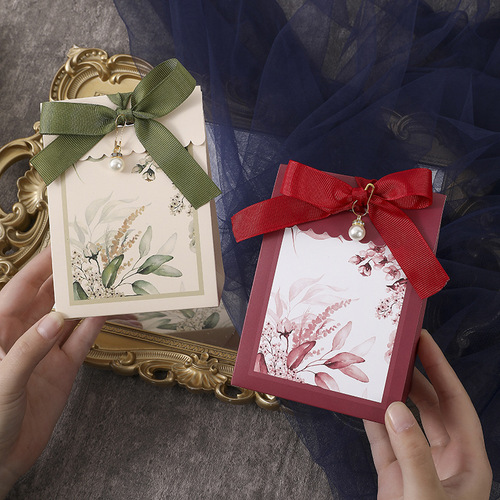 Handicrafts New Wholesale European Style Wedding Candy Box Simple Gift Creative Handbag Flower Pattern Sugar Box 