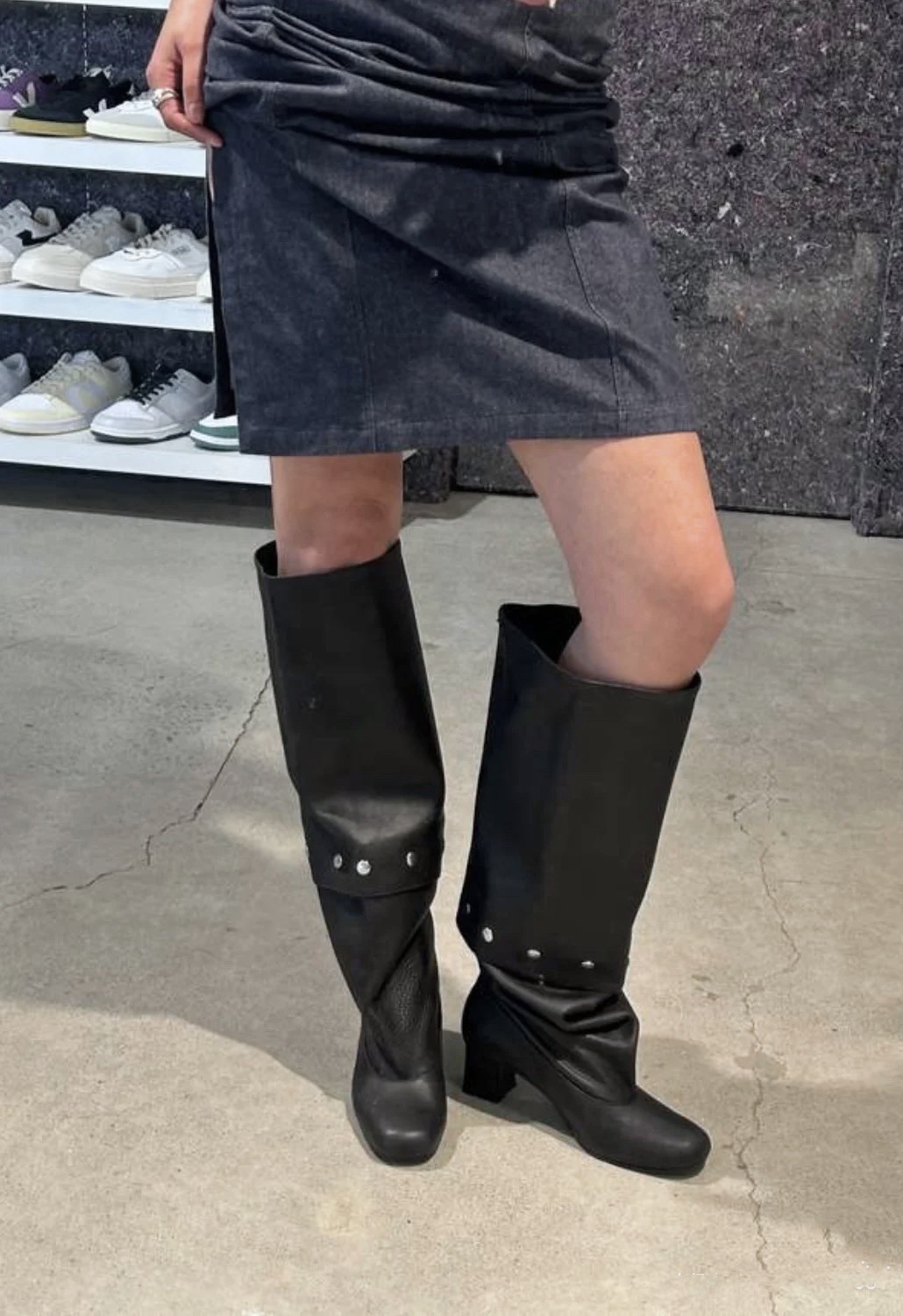 Overknee-Stiefel zum Hineinschlüpfen, brandneues Nietendesign mit verdickter Ferse, schmal geschnittene High-Top-Stiefel mit lockerer Passform, neuer Stil für Herbst/Winter 2025_voghion.com