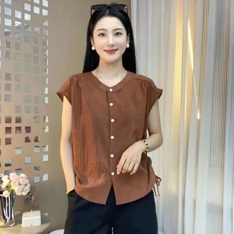 Simple and generous, timeless classic, good choice of shirt!