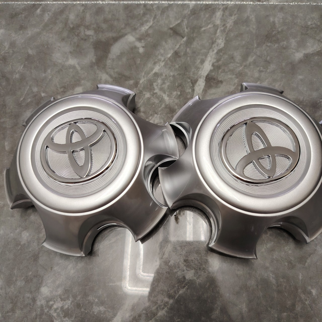 Wheel Hub Center Cap For Toyota Tacoma 05-14 4Runner SR5 03-09 Land Cruiser Prado