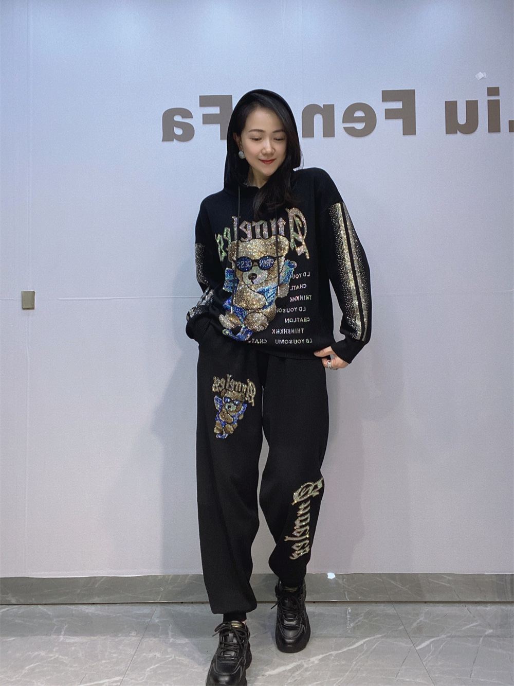 Comercio exterior transfronterizo primavera y otoño ocio tejido con capucha top pantalones de dos piezas para mujer traje de perforación en caliente artesanal pesado moda