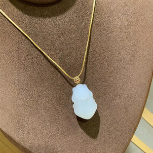 Hetian jade pixiu clavicle chain, 18k gold inlaid buckle head, delicate and moist, smooth lines, lucky money into treasure