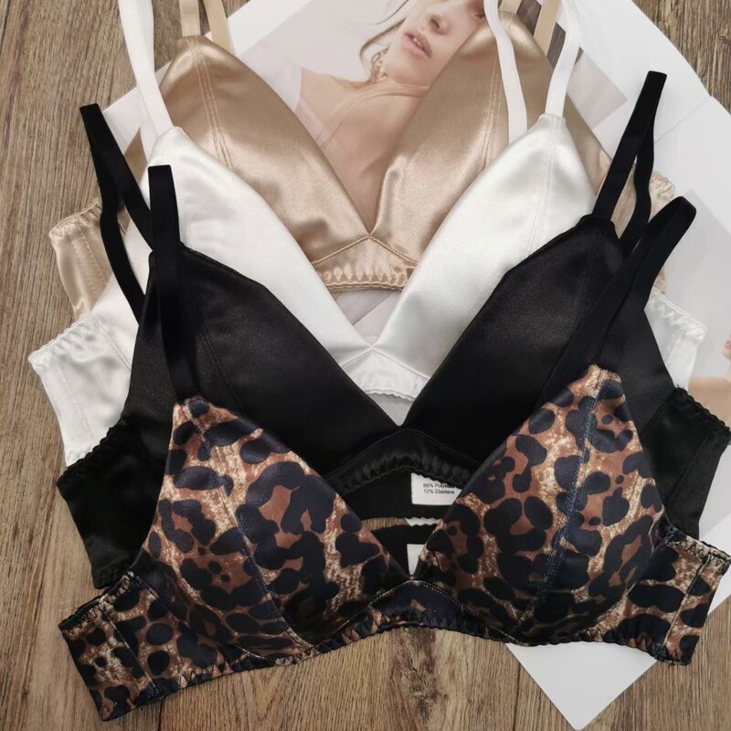 Foreign Trade Sexy Intimates French Thin Seamless Satin Wire-Free Big Breasts Showing Small Plus Size Intimates Bra Set