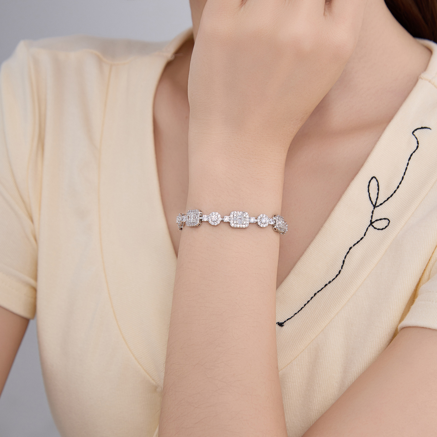 Xuping moda europea y americana transfronteriza geométrica cuadrilátera redonda empalmada pulsera aleación de cobre ligera de lujo temperamento joyería de brazaletes
