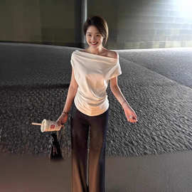 温柔褶皱不规则一字露肩短袖T恤女2024夏新款斜领小众设计感上衣