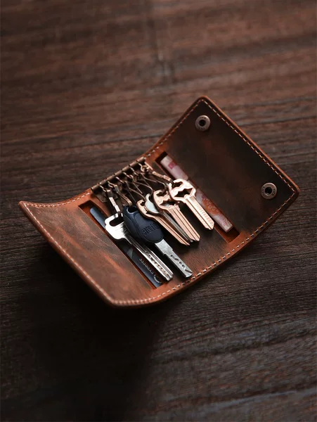 Vintage Handmade Keychain Crazy Horse Top Layer Cowhide Buckle Key Case Men's Genuine Leather Card Holder Multifunctional Key Bag