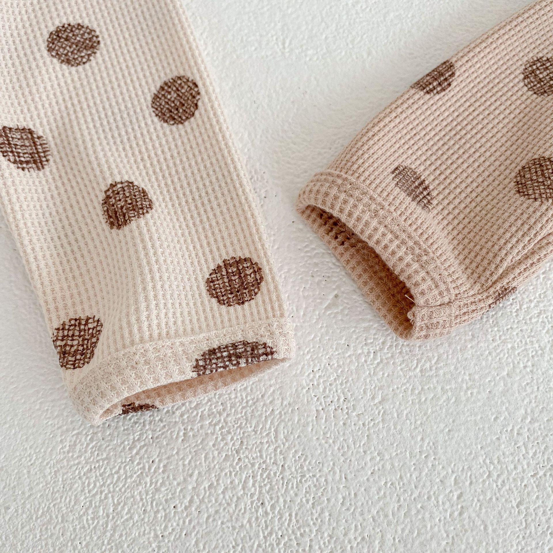 INS2024 Herfst Wafel Dot Print Set voor Jongens Meisjes Baby Top en Broek, Tweedelige Huiskleding_voghion.com