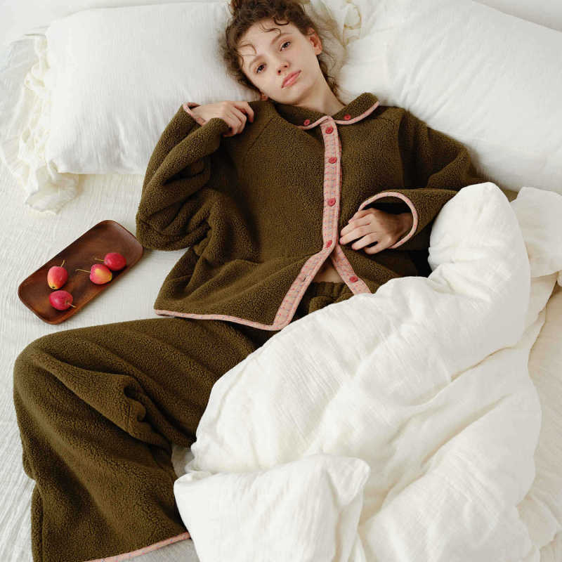 Sweet Floral Hemmed Polar Fleece Pajamas for Women in Autumn and Winter New Long-Sleeved Pants Outer Wear Warm Home Clothes Set Sweet Floral Hemmed Polar Fleece Pajamas for Women in Autumn and Winter New Long-Sleeved Pants Outer Wear Warm Home Clothes Set
