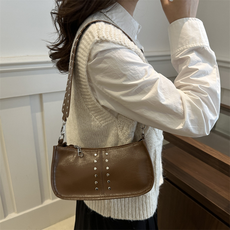 2024 otoño nuevo estilo de alto valor visual coreano simple bolso de hombro personalidad retrógrada bolso de brazo pequeño cuadrado