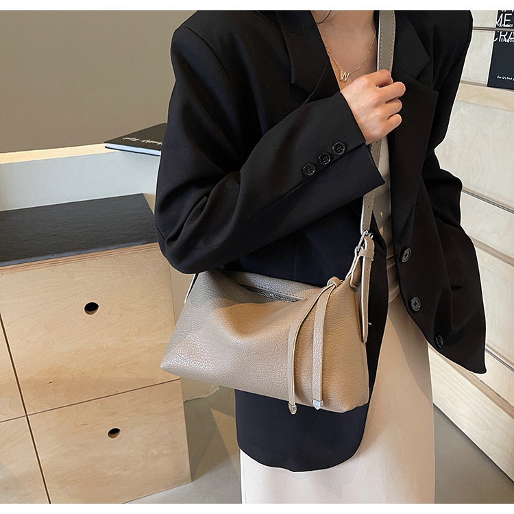 High quality texture large capacity 2024 summer new item niche design pillow fashionable versatile single shoulder_voghion.com