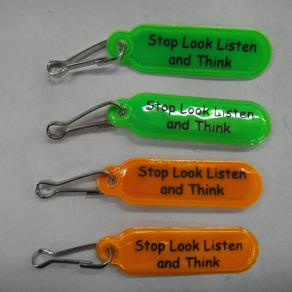 供应PVC反光吊牌 双面反光吊牌 服装吊牌 羽绒吊牌