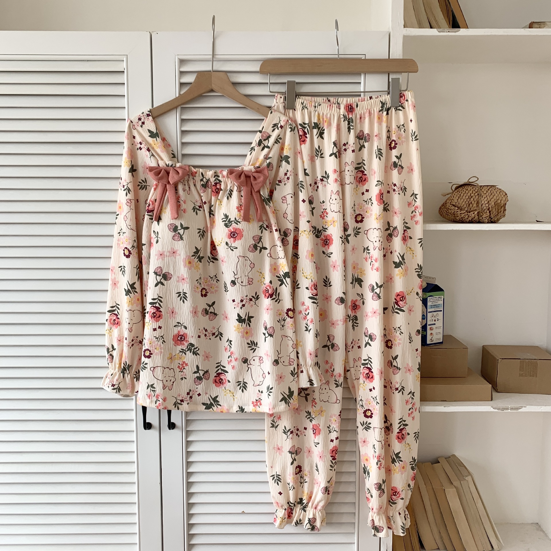 Estilo coreano floral ins pijamas de punto de las mujeres arrugado jersey de algodón de manga larga otoño e invierno dulce desgaste del hogar con el pecho pad traje