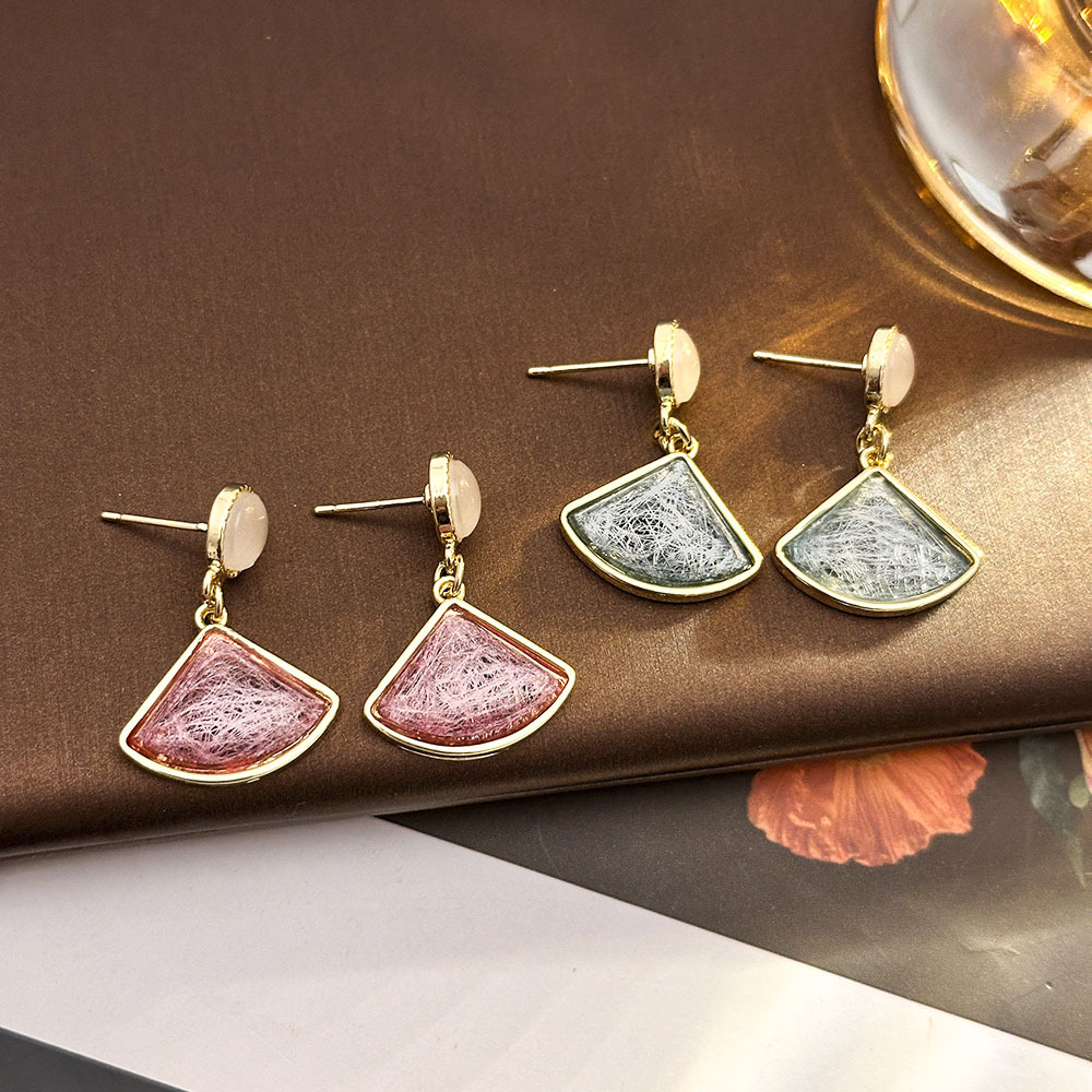 Pinza de oreja en forma de abanico de cristal de moda coreana Pendientes de diseño de nicho de alta gama sin orejas perforadas Pendientes de lujo ligero de nicho simple