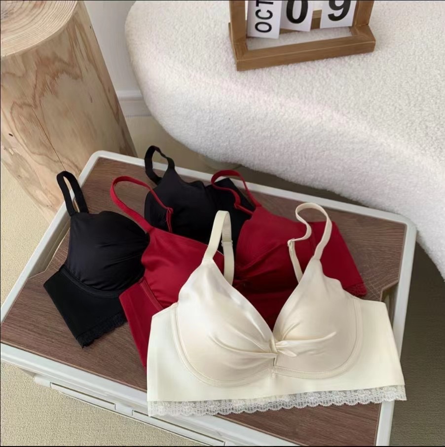 Año de nacimiento de satén de lujo ligero estilo de ropa interior cofre pequeño taza no vacía rojo inalámbrico ropa interior lado sujetador 6618