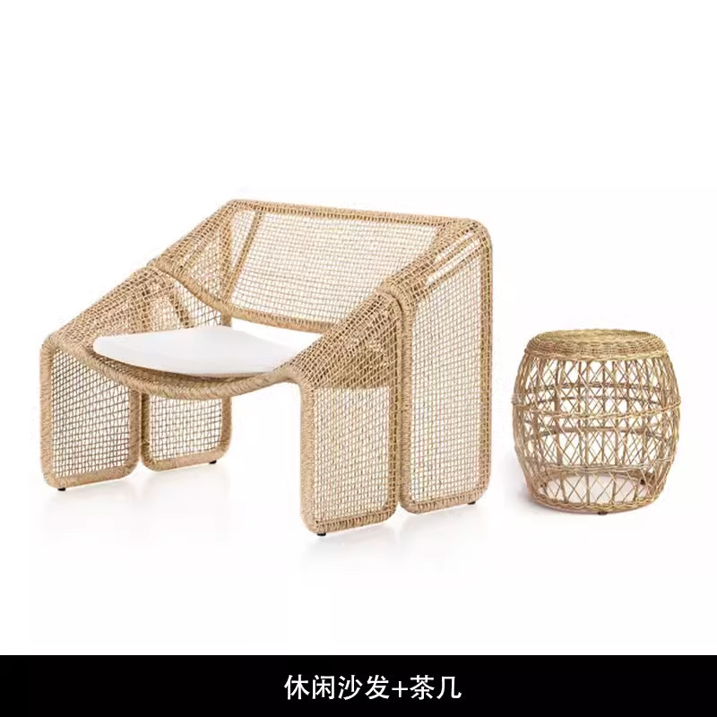 Односпальный диван из ротанга + журнальный столик