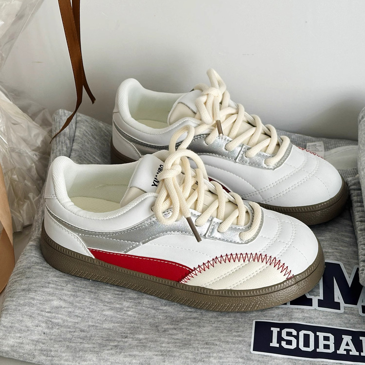 Zapatos de entrenamiento de primavera y otoño de 2025 nuevos zapatos de mujer, nicho de estilo crema, zapatos de skate casuales de mujer
