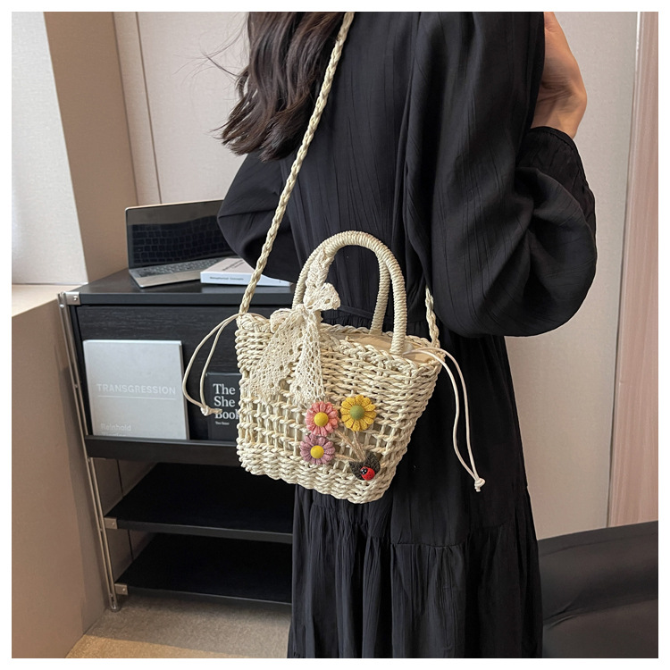 Women's Small Spring&Summer Straw Flower Vacation Beach Weave String Straw Bag display picture 4