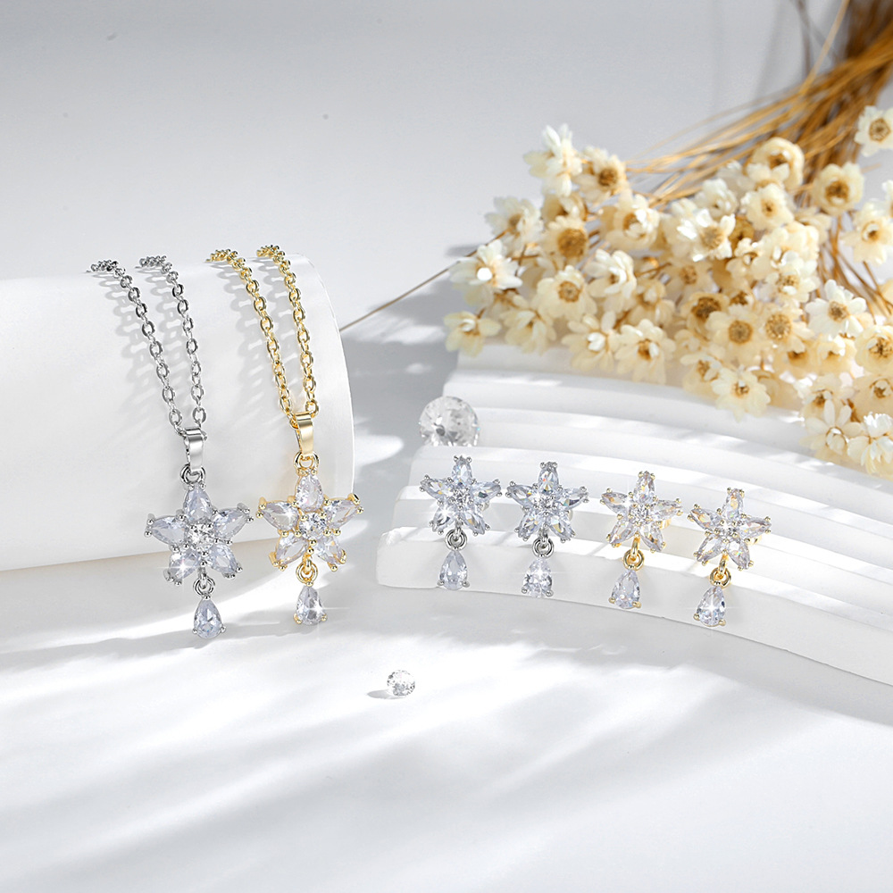 Diseño de moda transfronteriza flor colgante de gota de agua conjunto de joyas pendientes de cobre chapado en oro collar joyas de plata al por mayor