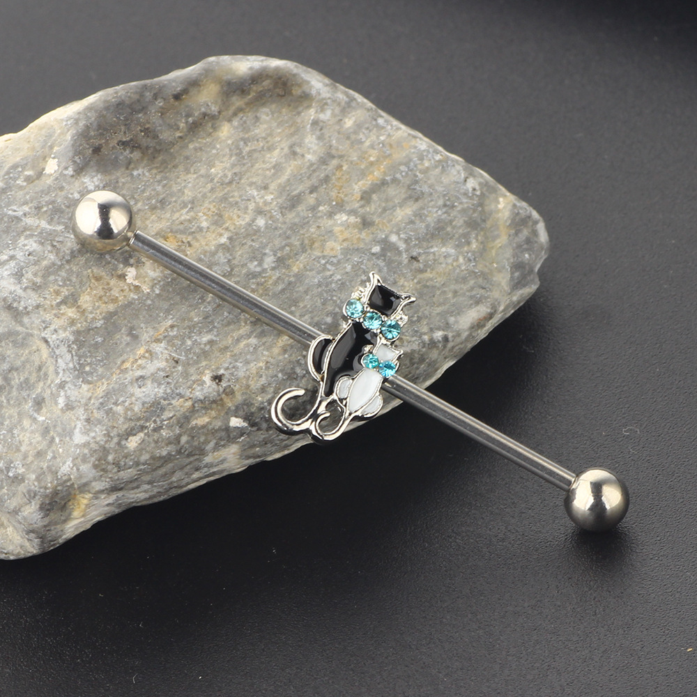 16G labret stud size and finish detail