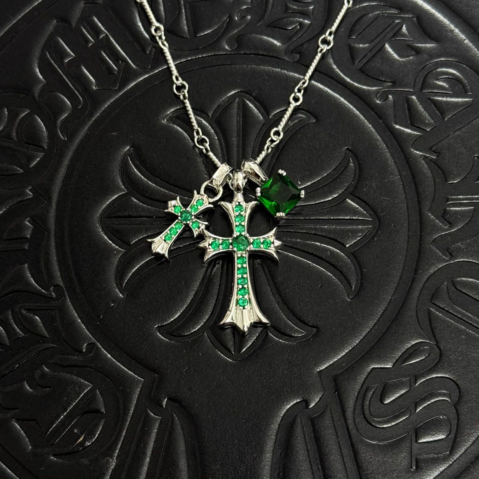 B28 Silver Green Diamond