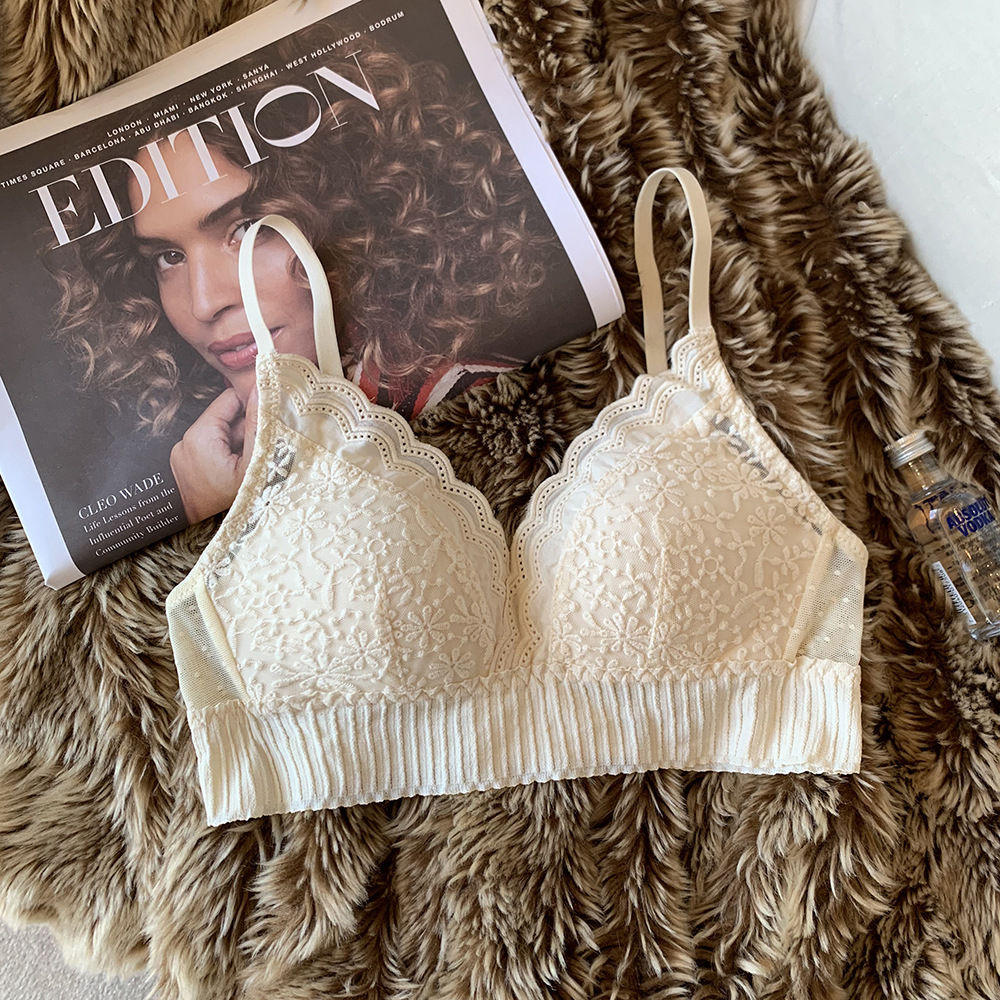 Original estilo francés inalámbrico ropa interior delgada de las mujeres taza de triángulo grande pecho pequeño encaje pecho pequeño pecho belleza espalda sujetador