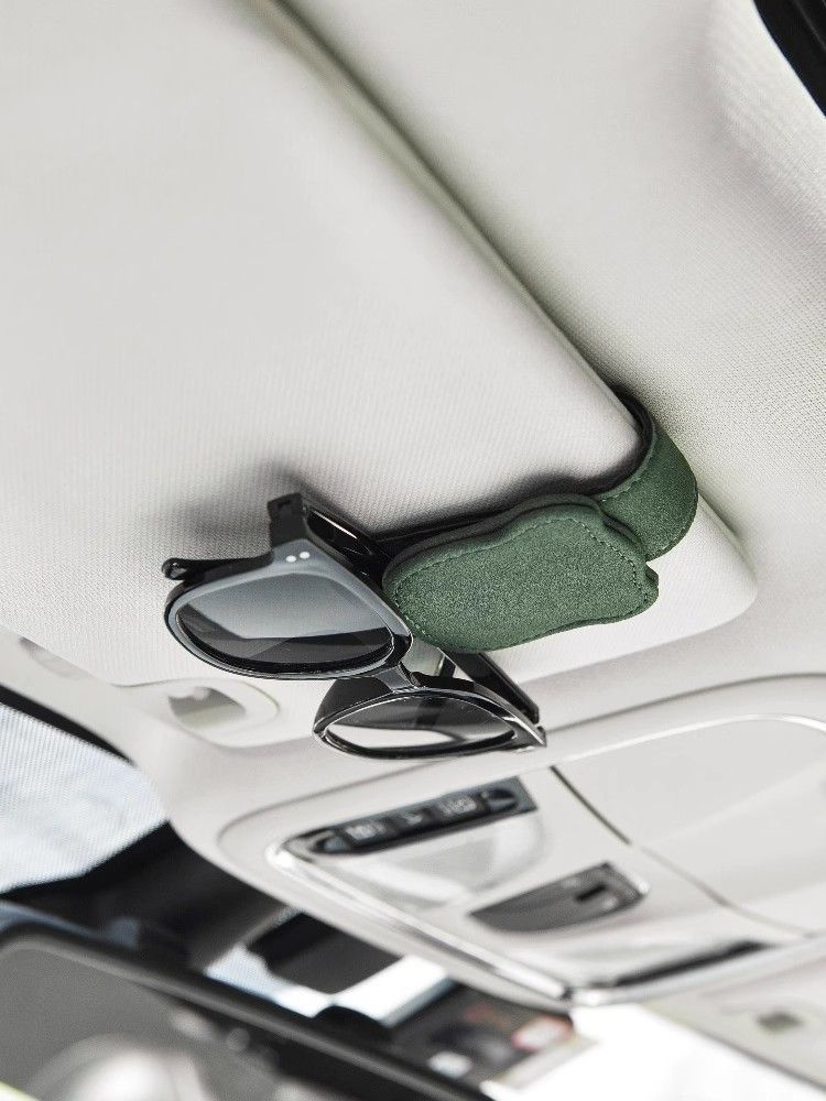 Simple and Portable Magnetic Car Glasses Holder Car Interior Leather Storage Clip Car Sunglasses Clip Bill Card Holder Trendy