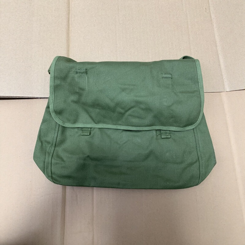 Army Green Shoulder Bag Canvas Shoulder Bag Serving the People Retro Red Army Bag Student Military Training Nostalgic Crossbody Bag