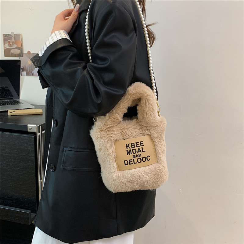 2023 New Winter, Autumn, Winter Versatile, High end, and Small Crowd Crossbody for Women Plush Bucket Chain Bag_voghion.com