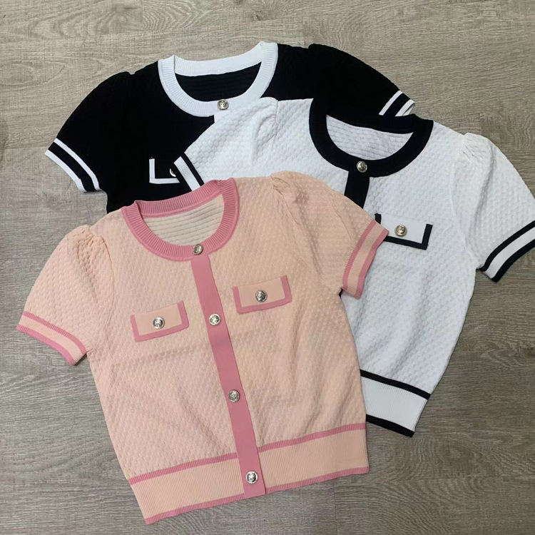 Retro knitted shirt with a round collar