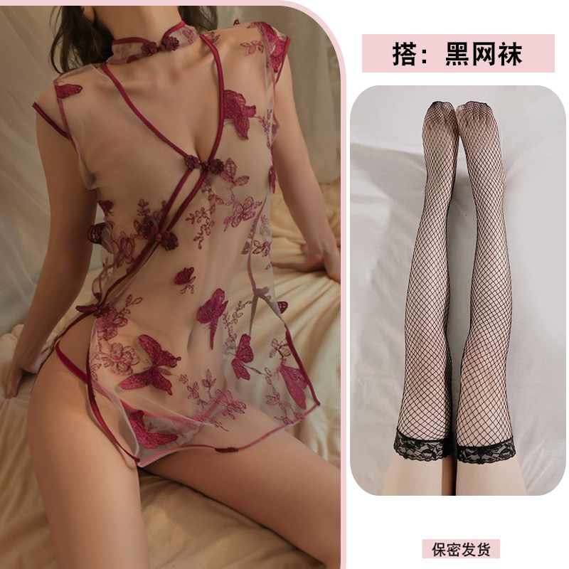 빨간 치파오 + 티셔츠 + 검정 망사 스타킹