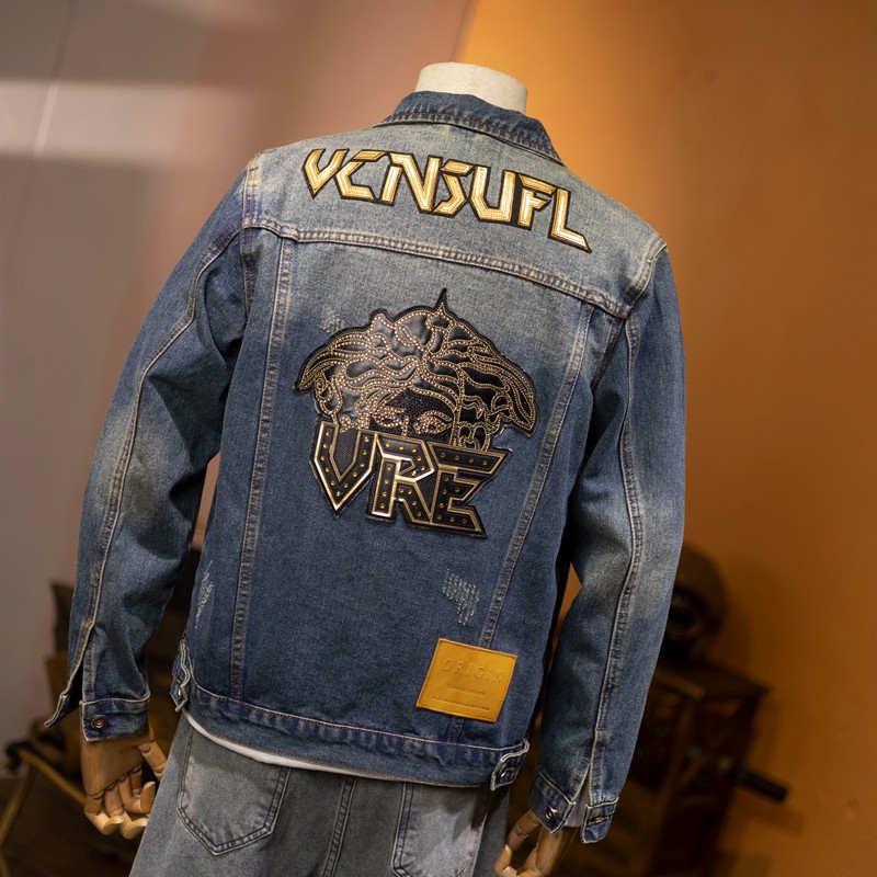 Lyxig herr jeansjacka i mc-stil med trendig brodyr_voghion.com
