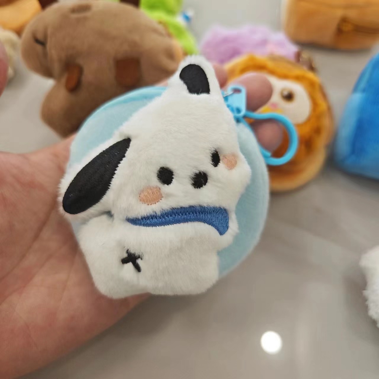 Blue and white puppy-round bag