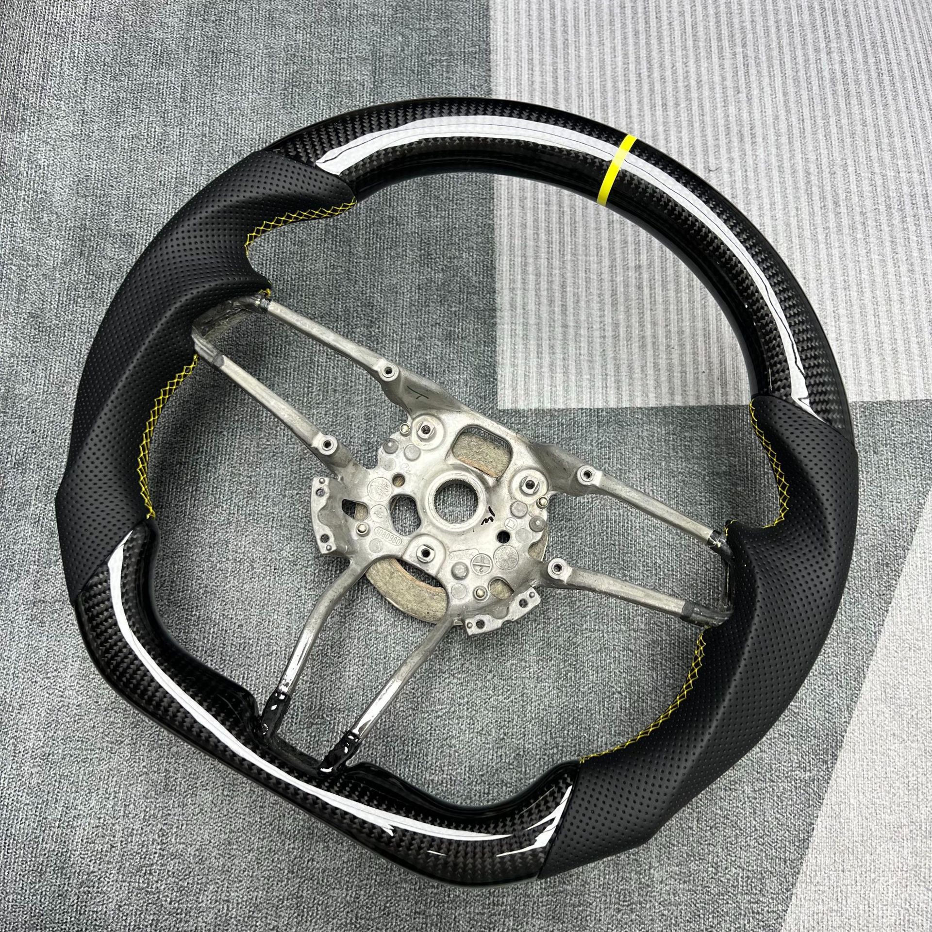 Carbon Fiber Steering Wheel Customization Suitable for Porsche Macan Cayenne Panamera Steering Wheel Processing