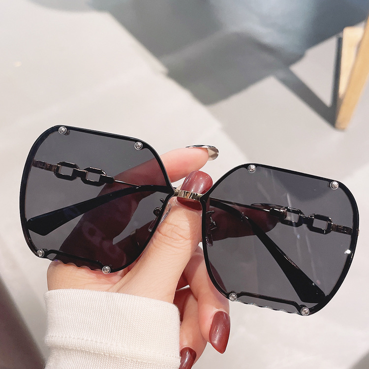Trendy sunglasses for women 2023 new gra...