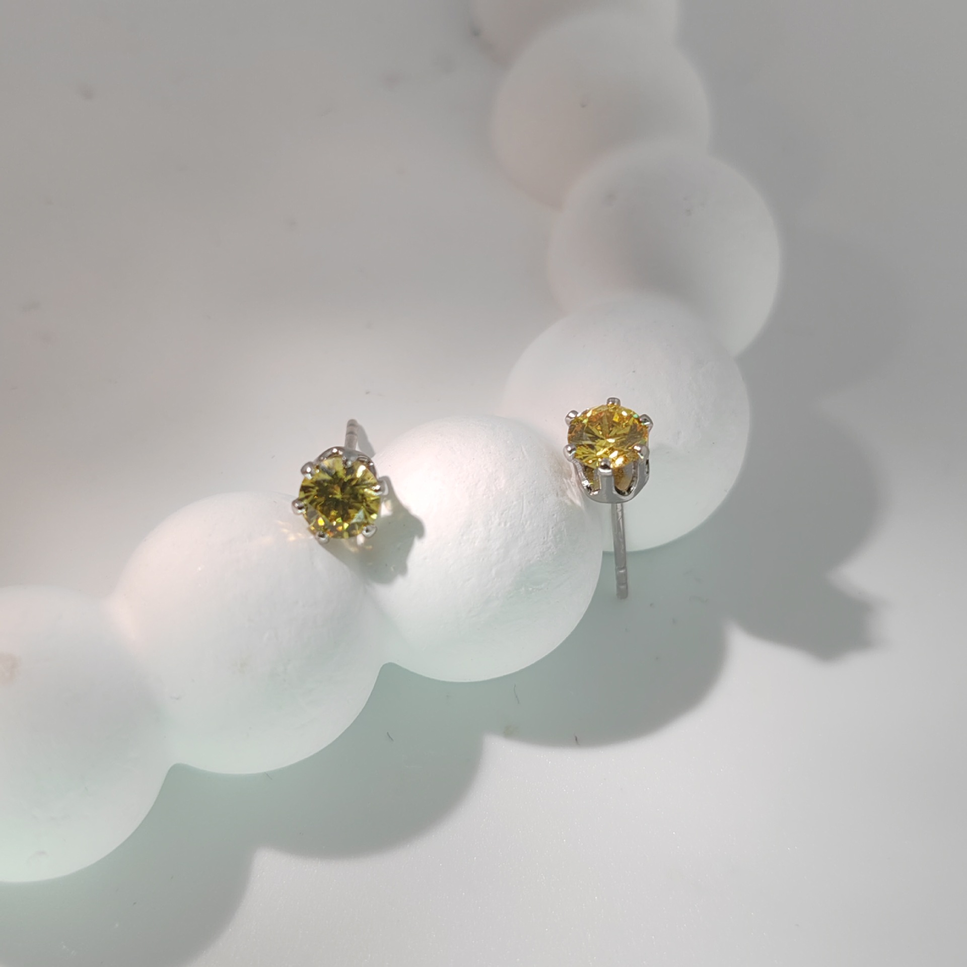 Plated white-yellow