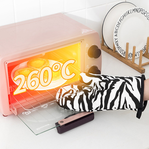 Insulated gloves household high temperature resistant microwave oven gloves kitchen baking oven gloves heat resistant thickened baking tools