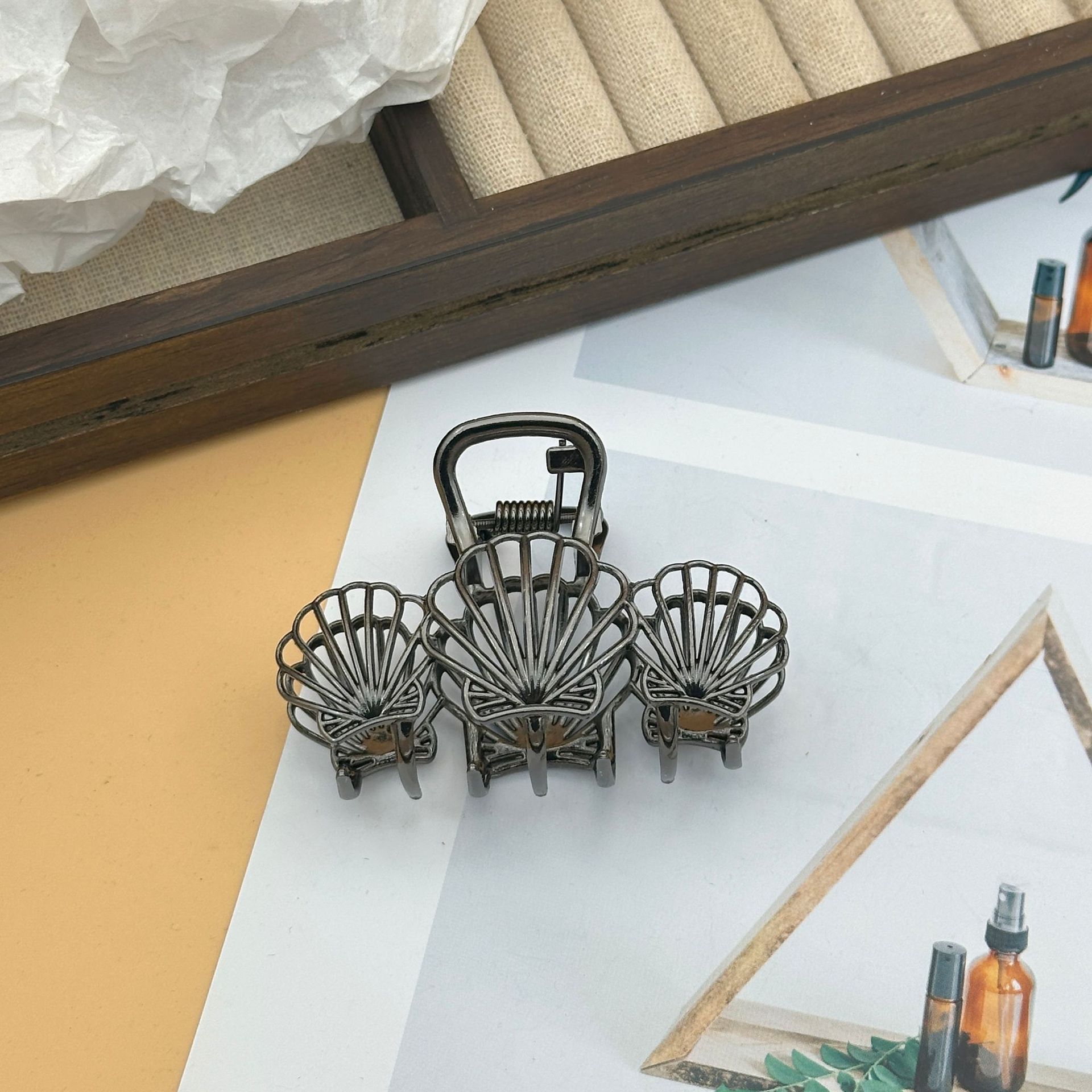 IG Style, Marine Style Style IG Style Marine Style Women's Shell Metal Plating Hollow Out Hair Claws