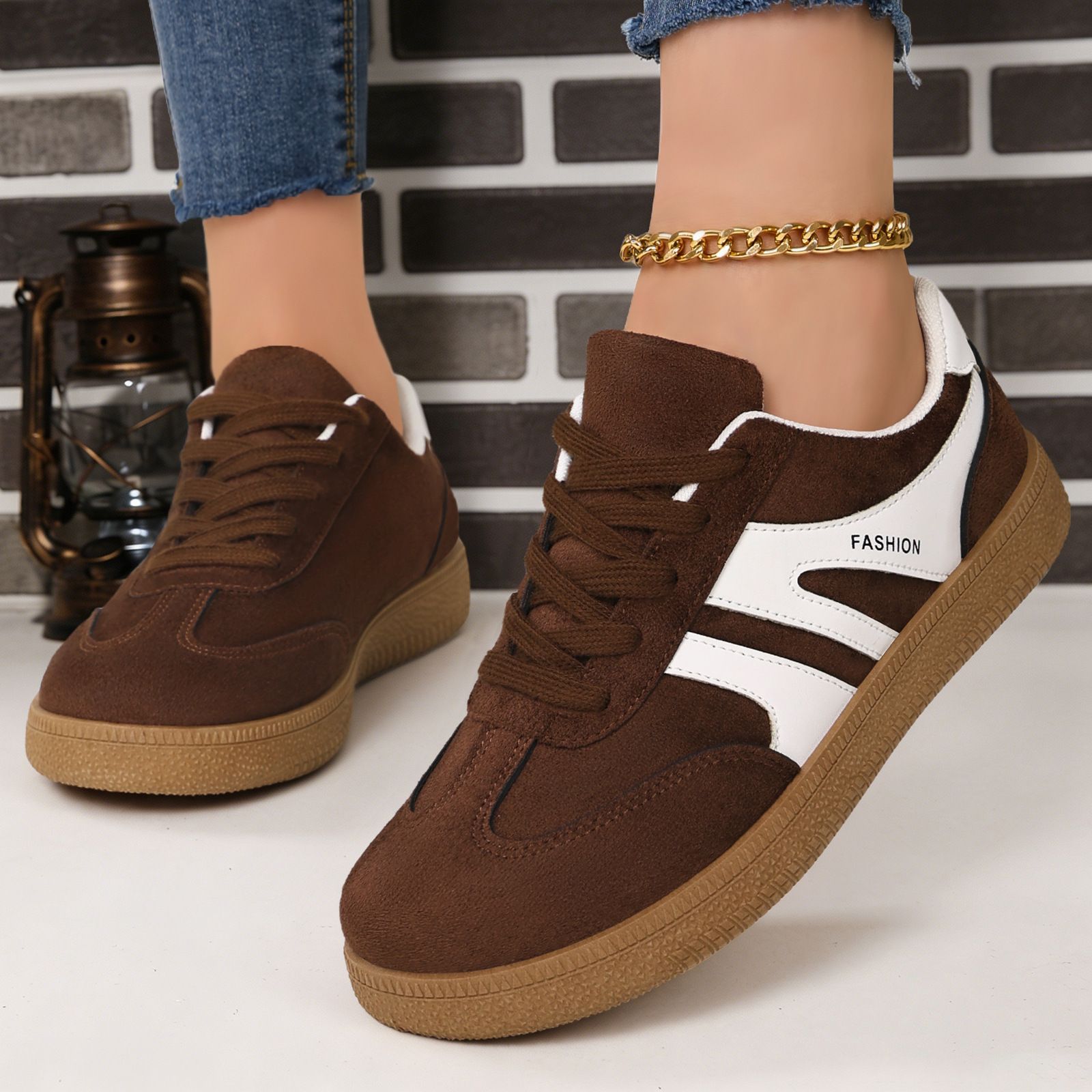 Zapatos de mujer verano 2026 nuevo estilo transfronterizo ancho versátil zapatos casuales suaves de moda zapatos deportivos de entrenamiento de lazos