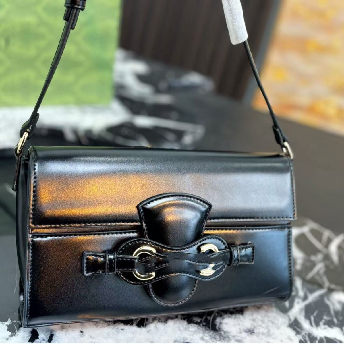 G-brand saddle bag is a classic, versatile, solid-color shoulder and crossbody bag, fashionable, lightweight, casual women's bag with a high-end feel