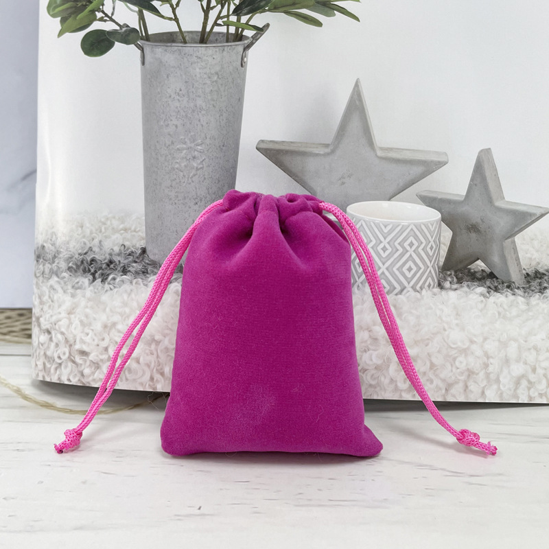 Bolsa de franela de joyería al por mayor venta directa de fábrica de cosméticos auriculares banco de energía a prueba de polvo almacenamiento bolsillo de cordón de joyería