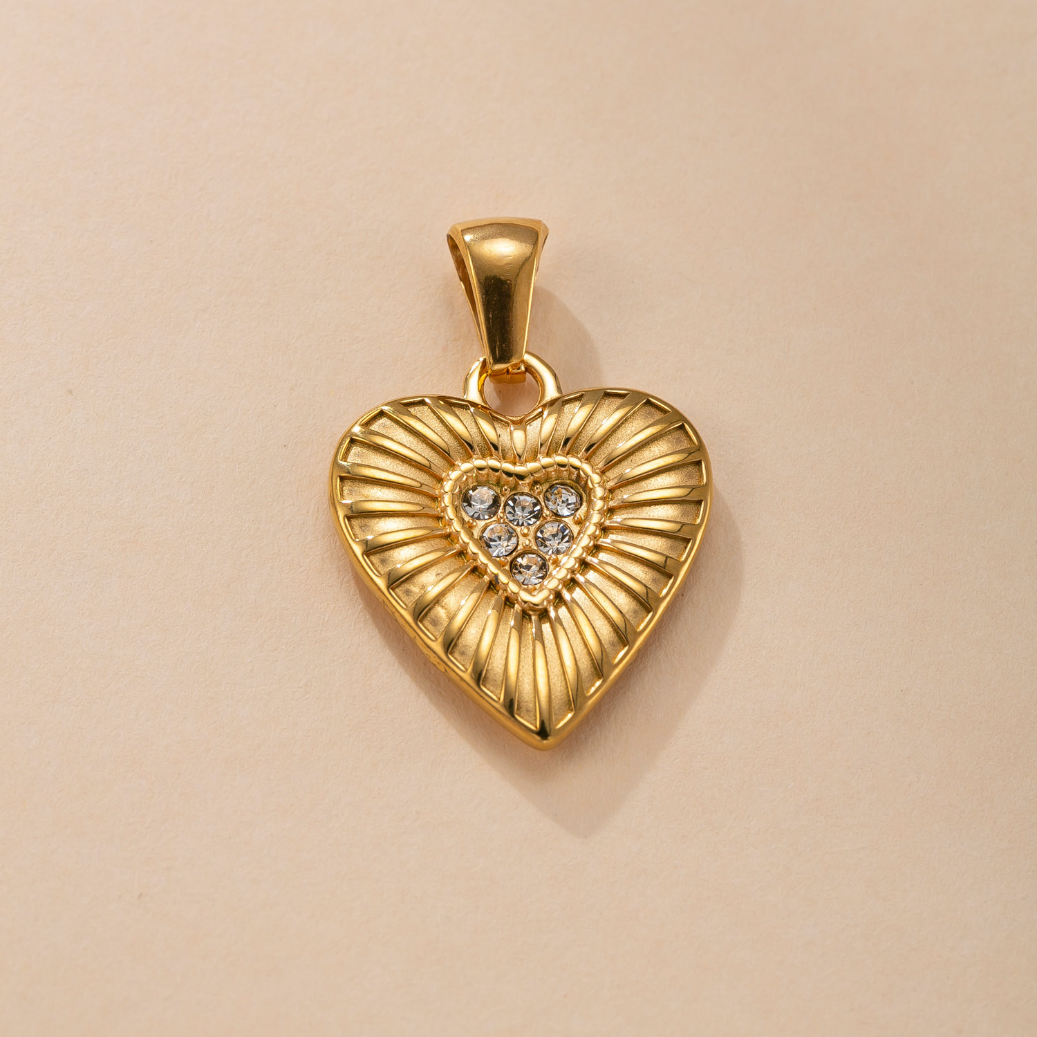 Colgante único Joyas de fundición de acero inoxidable transfronterizas Amor collar de diamantes con incrustaciones de micro temperamento accesorios de joyería de bricolaje de lujo ligero