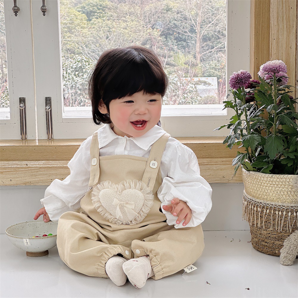 Ropa para niños coreanos 2024 ropa de primavera para bebés, traje de bebé femenino, camisa en relieve, mono de amor, traje de dos piezas