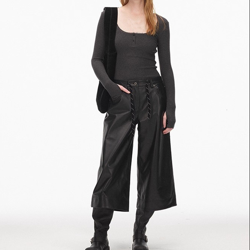 In-Stock Ech Elegant and Stylish Classic Fitted Large U-Neck Lace Embellished Base Shirt 2026 Winter New Fashion