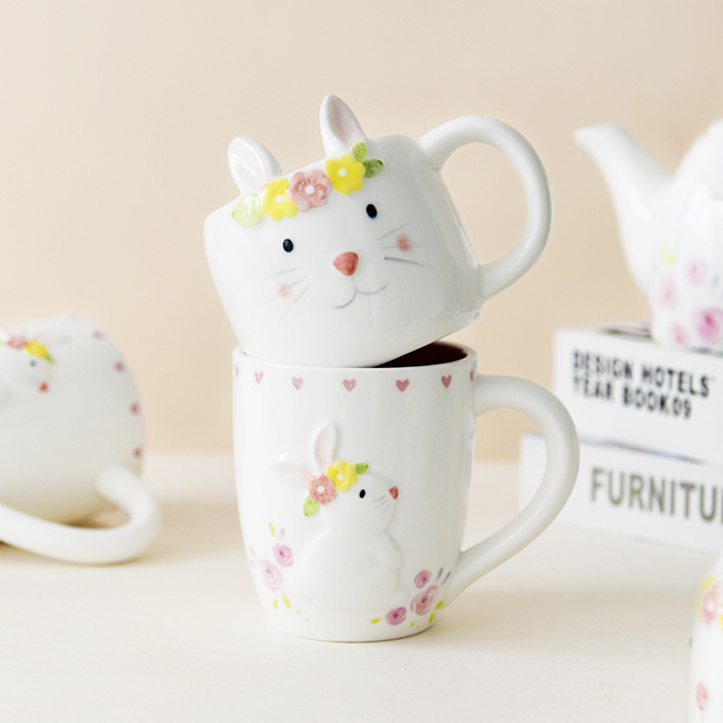 Inventario encantador nórdico conejo taza de agua de cerámica doméstica flores de conejo taza de desayuno de leche de doble cara