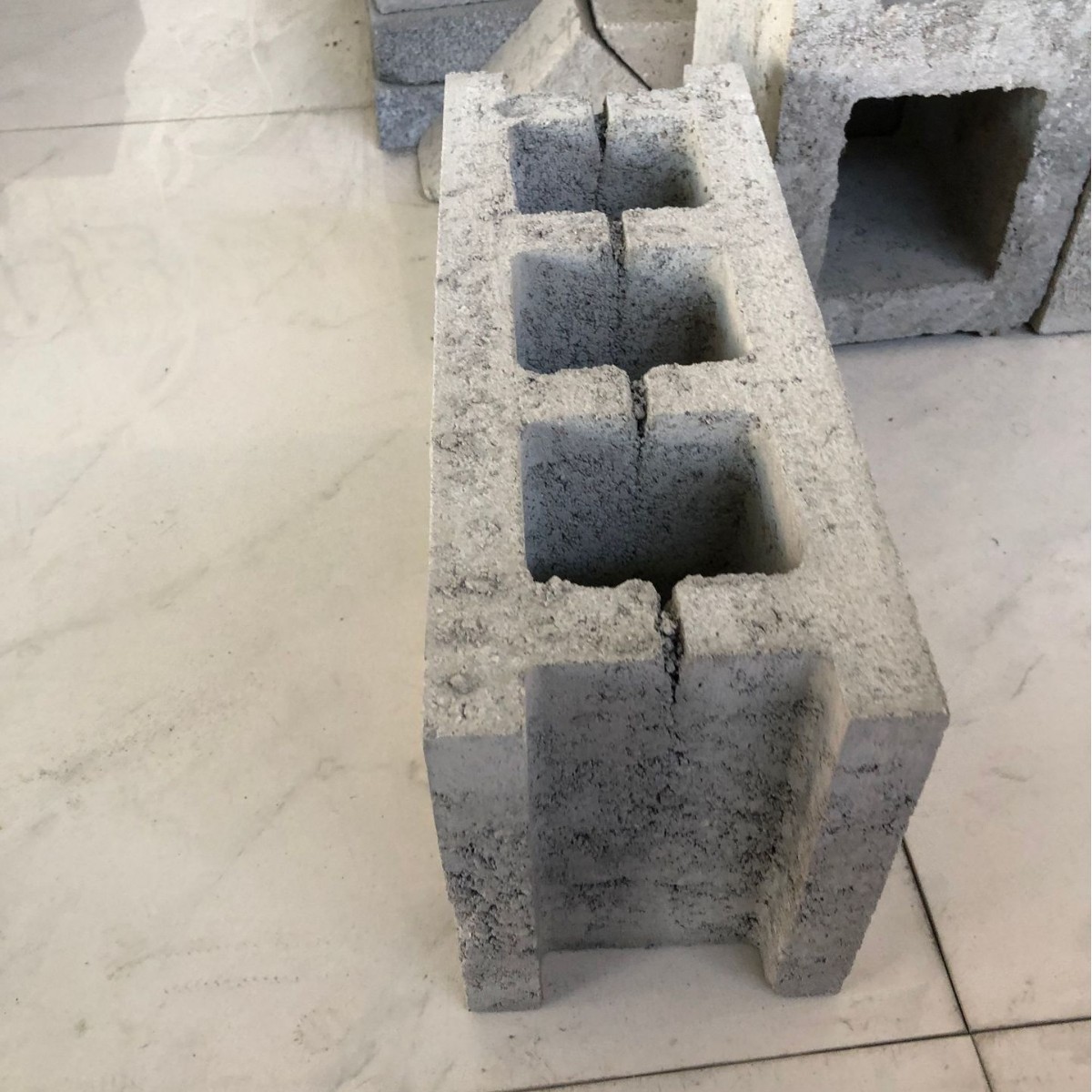 三孔砖粗面水泥空心砖网红店门面装饰砖隔断镂空砖厂家江门